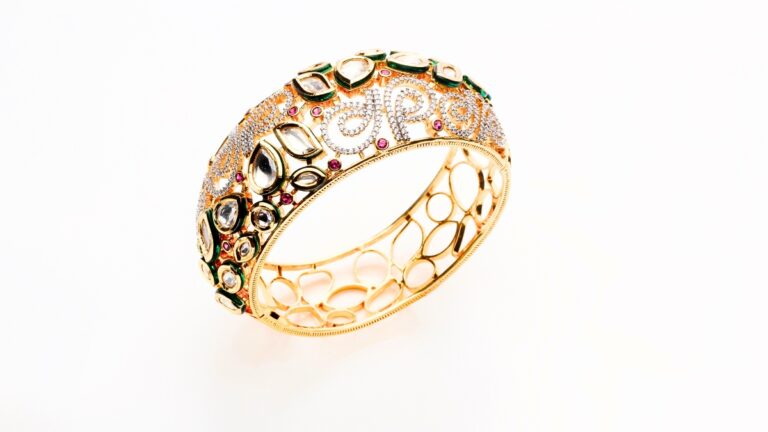 Emas Asli Dipakai Bersama Emas Palsu, Memangnya Boleh?