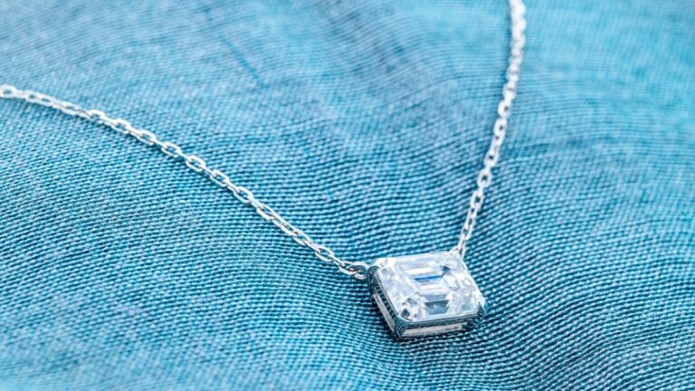 Apakah Emas Putih Bisa Berubah Warna? Simak Penjelasannya!