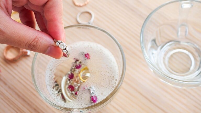 5 Cara Mengetahui Kadar Emas, Cek Gampang Cuman 1 Menit