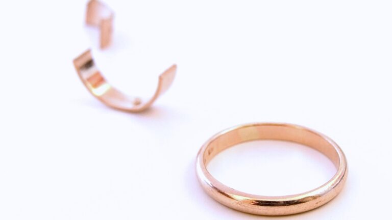 Apakah Cincin Emas yang Patah Bisa Diperbaiki? Baca Ini, Yuk!