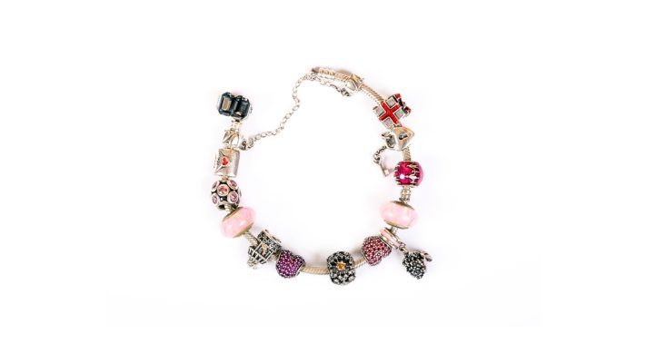 Gelang Charm 1200 x 675 px
